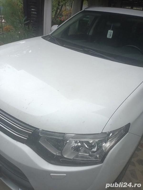 Utilizat 2014 Mitsubishi Outlander P-HEV SUV | 10.000 EUR - Imagine 1/3