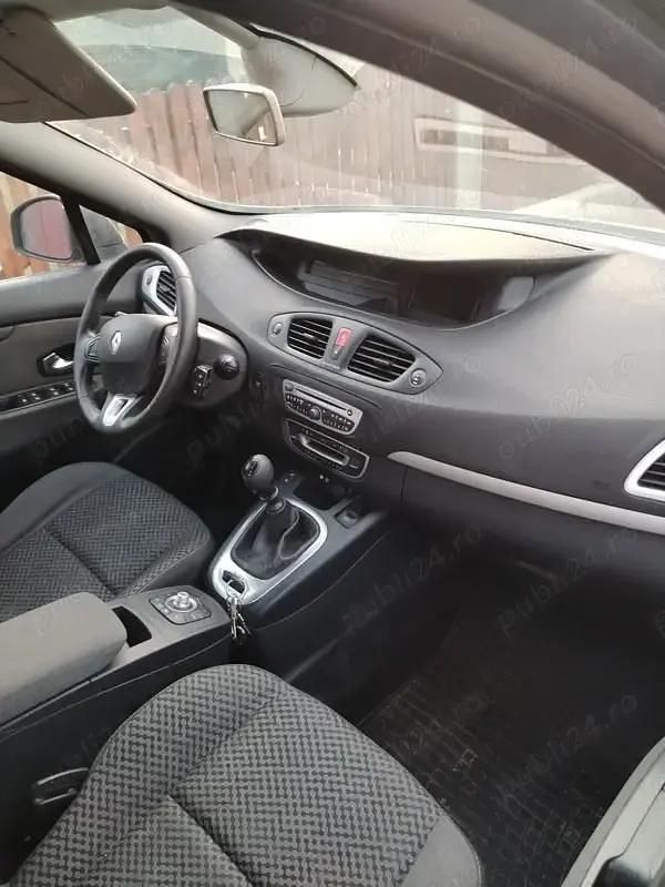 Utilizat 2011 Renault Scénic III Monovolum | 2.800 EUR (Preț bun) - Imagine 1/4