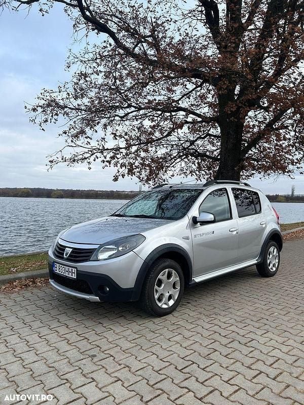 Gri Utilizat 2012 Dacia Sandero Stepway Hatchback | 4.200 EUR (Preț OK) - Imagine 1/4