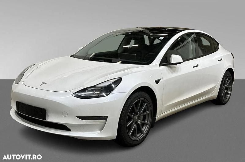 Second-hand Tesla Model 3 365 kW (497 CP) 2021 Culoarealb Berlinǎ