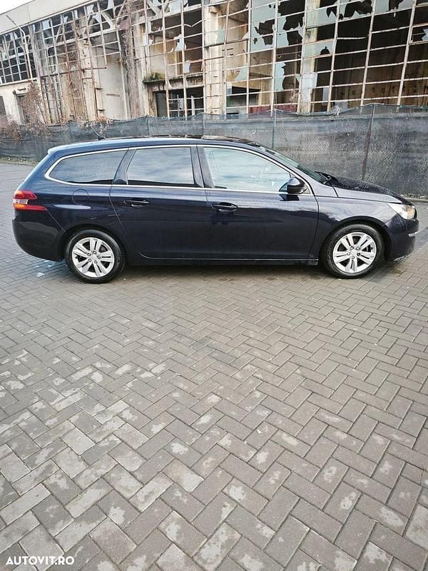 Second-hand Peugeot 308 Style 120 CP (88 kW) 2015 Culoarealbastru Break