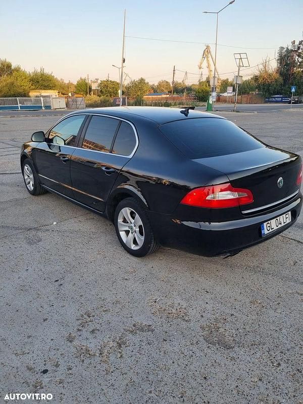 Culoarenegru Utilizat 2012 Skoda Superb Ambition Break | 6.750 EUR (Preț OK) - Imagine 1/4
