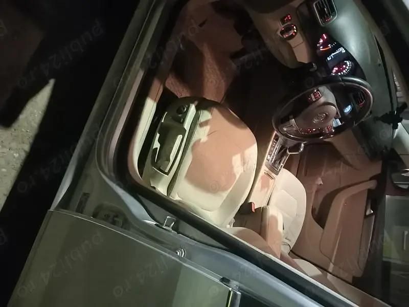 Second-hand VW Passat SE 140 CP (102 kW) 2011 Gri Hatchback