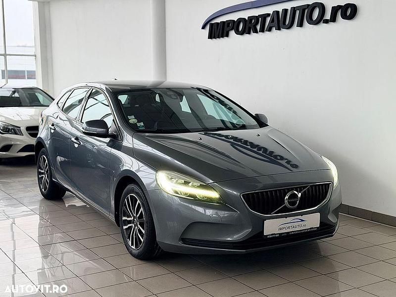Second-hand Volvo V40 Momentum 120 CP (88 kW) 2017 Culoaregri Hatchback