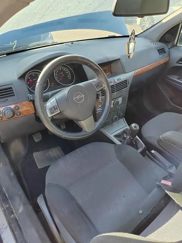 Second-hand Opel Astra 110 CP (80 kW) 2005 Gri Hatchback