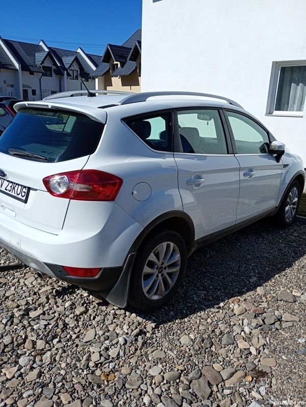 Alb Utilizat 2011 Ford Kuga SUV | 8.000 EUR (Preț OK) - Imagine 1/4