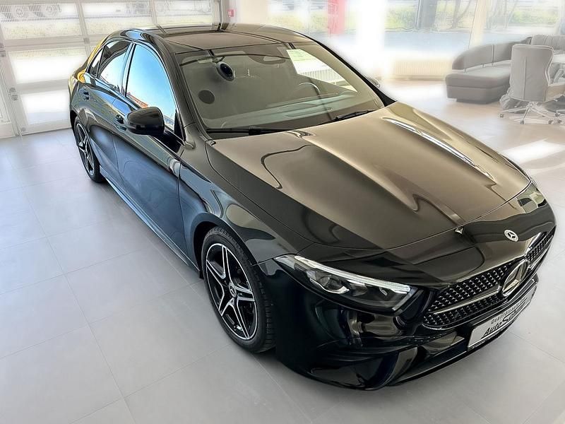 Second-hand Mercedes A200 Premium 163 CP (119 kW) 2023 Berlinǎ