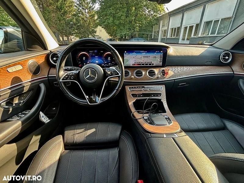 Culoaregri Utilizat 2021 Mercedes E300 Avantgarde Break | 32.900 EUR (Preț bun) - Imagine 1/4