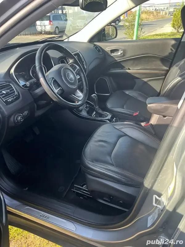 Argintiu Second-hand 2020 Jeep Compass Limited SUV | 15.200 EUR (Preț OK) - Imagine 1/4