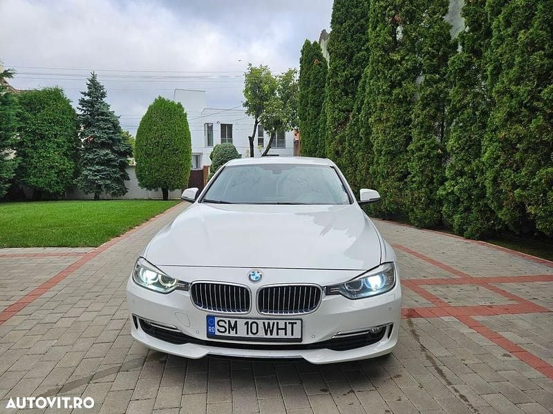 Culoarealb Utilizat 2013 BMW 320 Luxury Line Break | 7.900 EUR (Preț bun) - Imagine 1/4