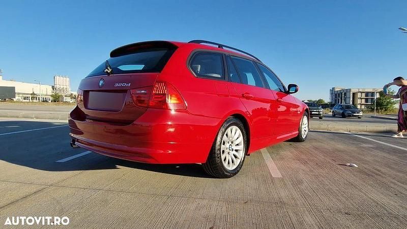 Second-hand BMW 320 177 CP (130 kW) 2009 Culoarerosu Break