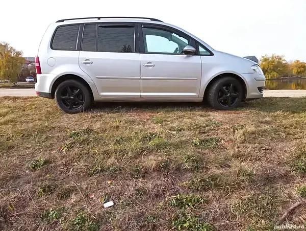 Utilizat 2010 VW Touran Monovolum | 4.100 EUR (Preț OK) - Imagine 1/4