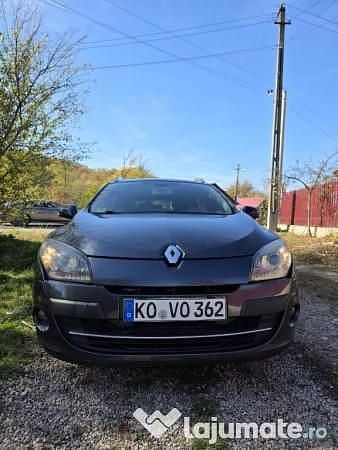 Albastru Utilizat 2011 Renault Mégane III Bose Edition Break | 3.800 EUR - Imagine 1/4