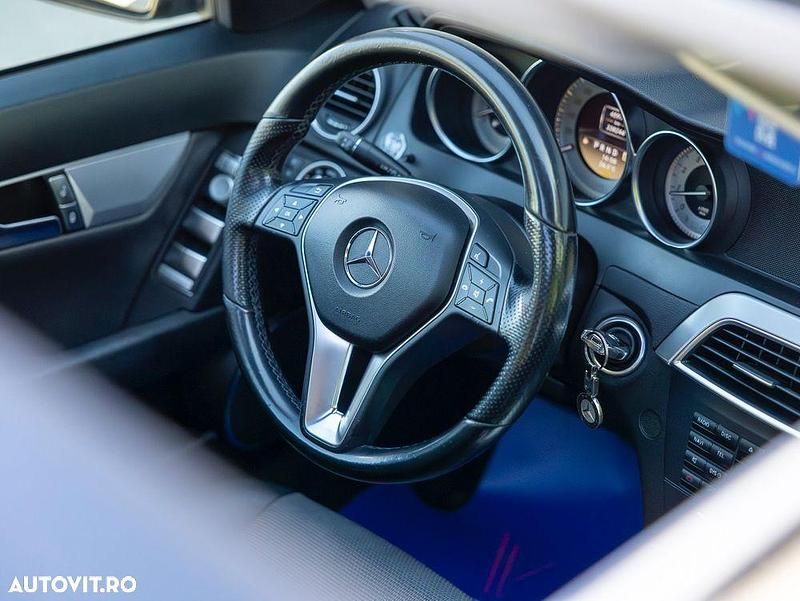 Second-hand Mercedes C180 156 CP (114 kW) 2011 Culoarenegru Break