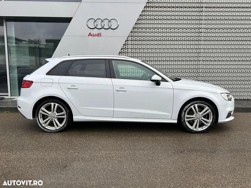 Second-hand Audi A3 Sportback e-tron Sport 204 CP (150 kW) 2019 Culoarealb Hatchback