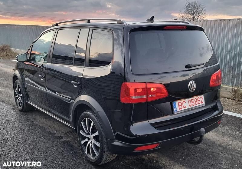 Second-hand VW Touran 170 CP (125 kW) 2011 Culoarenegru Monovolum