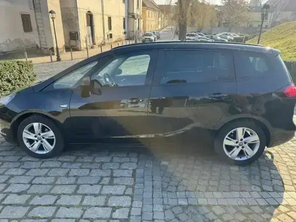 Second-hand Opel Zafira Tourer 131 CP (96 kW) 2013 Negru Monovolum