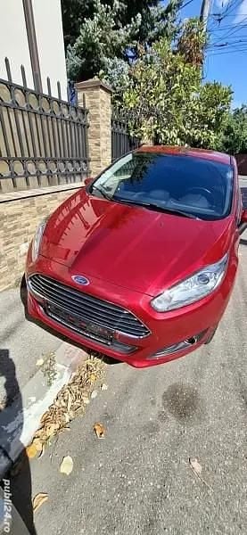 Rosu Utilizat 2017 Ford Fiesta Hatchback | 6.000 EUR (Super Preț) - Imagine 1/4