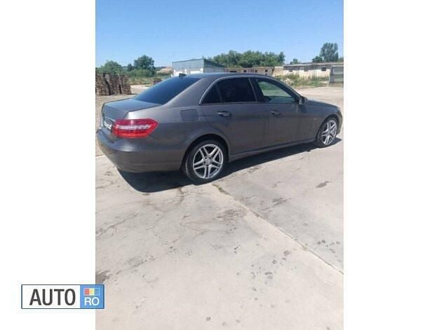 Gri Utilizat 2011 Mercedes E200 Berlinǎ | 6.300 EUR (Preț OK) - Imagine 1/4