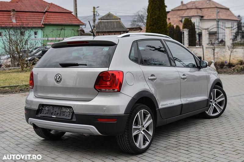 Second-hand VW Polo Sportline 86 CP (63 kW) 2011 Culoaregalbeuriu Hatchback