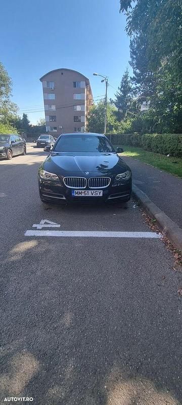 Culoarenegru Utilizat 2013 BMW 520 Efficient Dynamics Berlinǎ | 13.500 EUR (Preț bun) - Imagine 1/4
