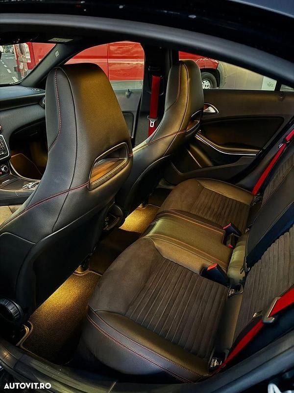 Culoarenegru Utilizat 2013 Mercedes A250 Hatchback | 14.000 EUR - Imagine 1/4