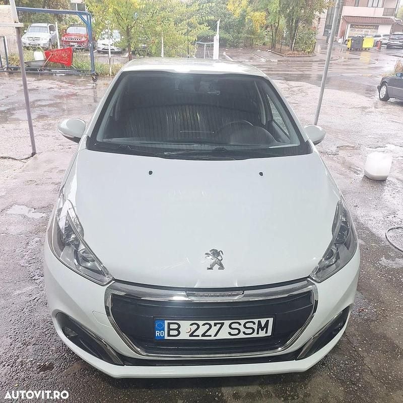 Culoarealb Utilizat 2018 Peugeot 208 Active Hatchback | 6.800 EUR (Preț bun) - Imagine 1/4