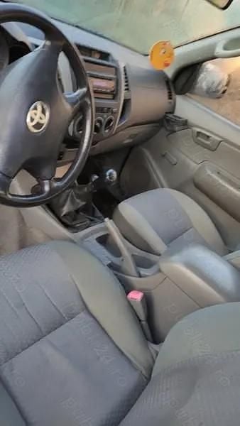 Second-hand Toyota HiLux 106 CP (77 kW) 2009 Pickup