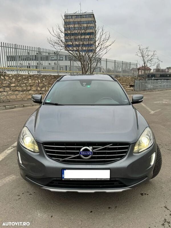 Gri Utilizat 2016 Volvo XC60 SUV | 15.400 EUR (Super Preț) - Imagine 1/4