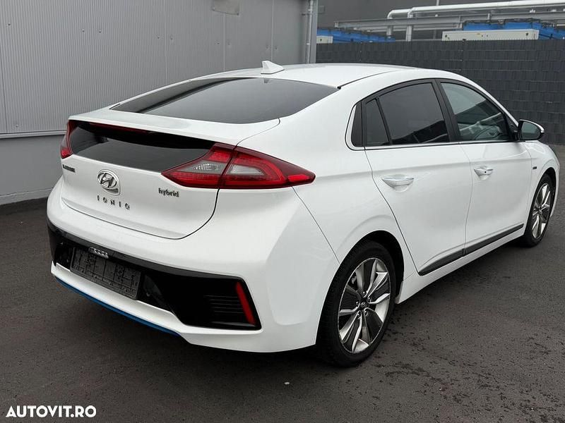 Second-hand Hyundai Ioniq 105 CP (77 kW) 2017 Culoarealb Hatchback