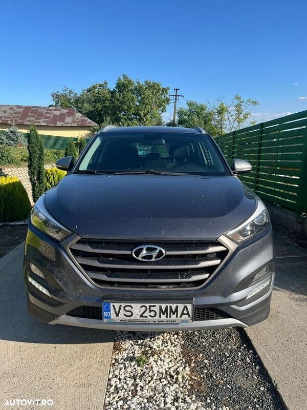 Gri Utilizat 2017 Hyundai Tucson Style SUV | 12.700 EUR (Super Preț) - Imagine 1/4