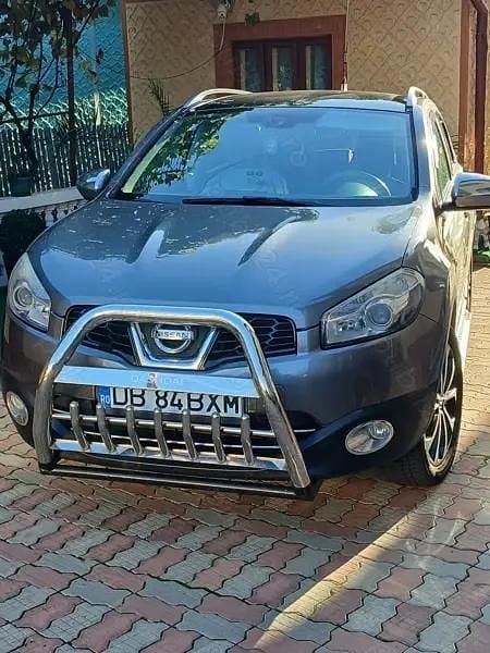 Gri Second-hand 2011 Nissan Qashqai SUV | 6.800 EUR (Puțin scump) - Imagine 1/4