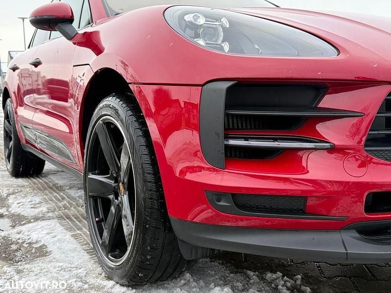Second-hand Porsche Macan 353 CP (259 kW) 2019 Culoarerosu SUV