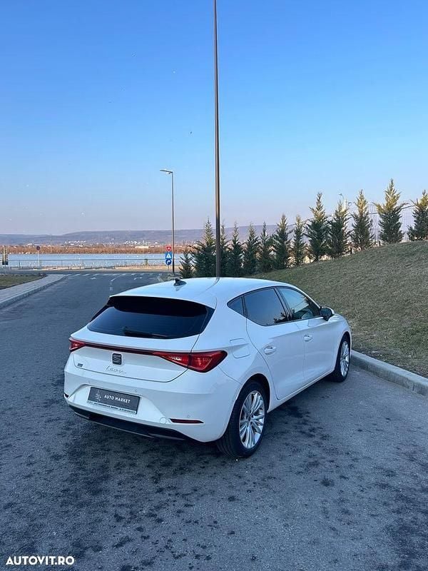 Second-hand Seat Leon Style 150 CP (110 kW) 2022 Culoarealb Hatchback