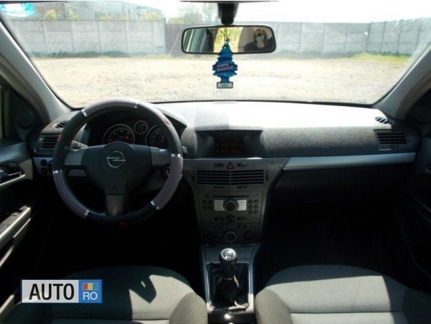 Second-hand Opel Astra 105 CP (77 kW) 2006 Alb Break