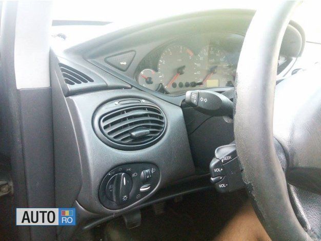 Second-hand Ford Focus 90 CP (66 kW) 2003 Argintiu Hatchback