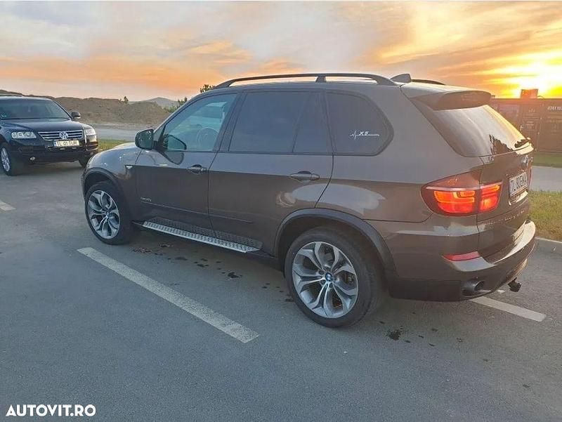 Second-hand BMW X5 306 CP (225 kW) 2011 Culoaremaro SUV