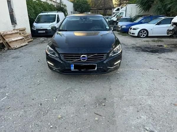 Negru Utilizat 2014 Volvo V60 Break | 12.000 EUR (Puțin scump) - Imagine 1/4