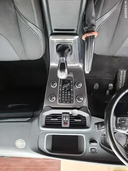 Second-hand Volvo V40 120 CP (88 kW) 2015 Negru Hatchback