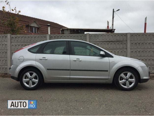 Second-hand Ford Focus 109 CP (80 kW) 2004 Gri Hatchback