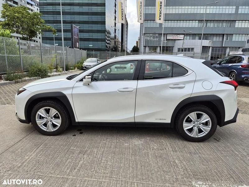 Second-hand Lexus UX 250h Business Edition 177 CP (130 kW) 2022 Culoarealb SUV