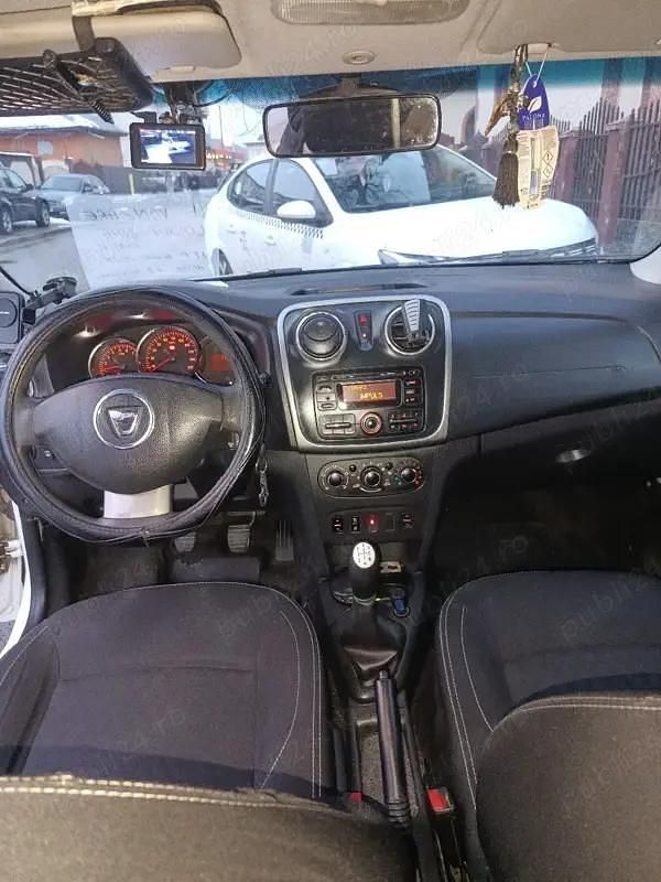 Second-hand Dacia Logan Lauréate 73 CP (53 kW) 2016 Berlinǎ