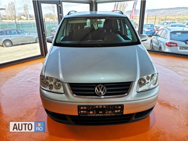 Second-hand VW Touran 130 CP (95 kW) 2005 Gri Monovolum