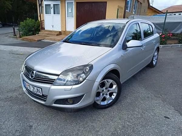 Gri Utilizat 2008 Opel Astra Hatchback | 2.790 EUR (Preț OK) - Imagine 1/4