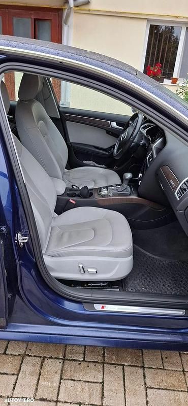 Second-hand Audi A4 224 CP (164 kW) 2014 Culoarealbastru Berlinǎ