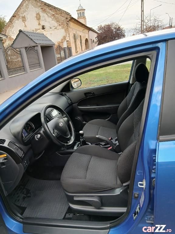 Second-hand Hyundai i30 109 CP (80 kW) 2010 Albastru Hatchback