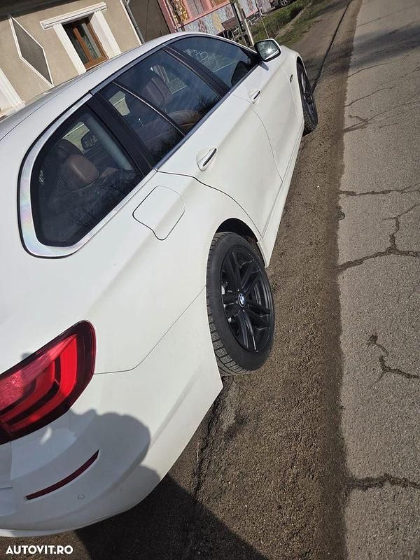 Second-hand BMW 525 218 CP (160 kW) 2011 Culoarealb Break
