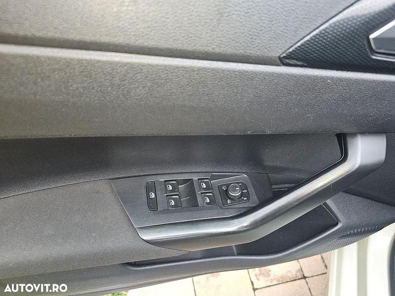 Second-hand VW Polo Comfortline 95 CP (69 kW) 2022 Culoarebej Hatchback