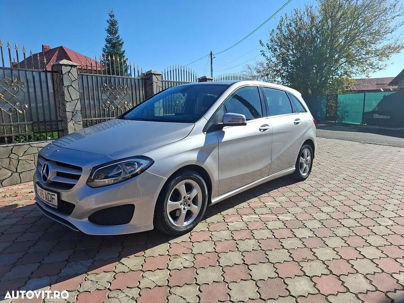 Culoareargint Utilizat 2017 Mercedes B180 Monovolum | 10.300 EUR (Preț bun) - Imagine 1/4