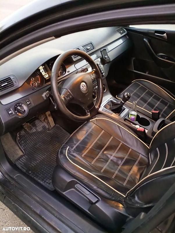 Culoaremaro Utilizat 2009 VW Passat Comfortline Break | 2.000 EUR (Super Preț) - Imagine 1/4